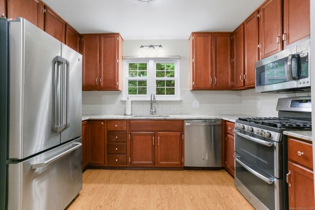 26 Hawley Glen 26, Stratford, CT 06614