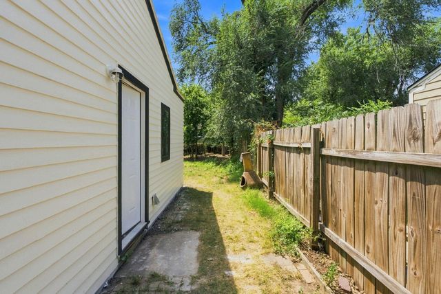 821 S Christine St, Wichita, KS 67218