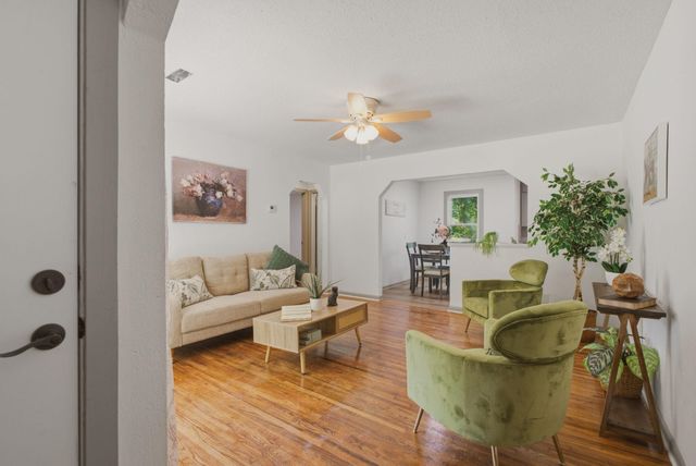 821 S Christine St, Wichita, KS 67218