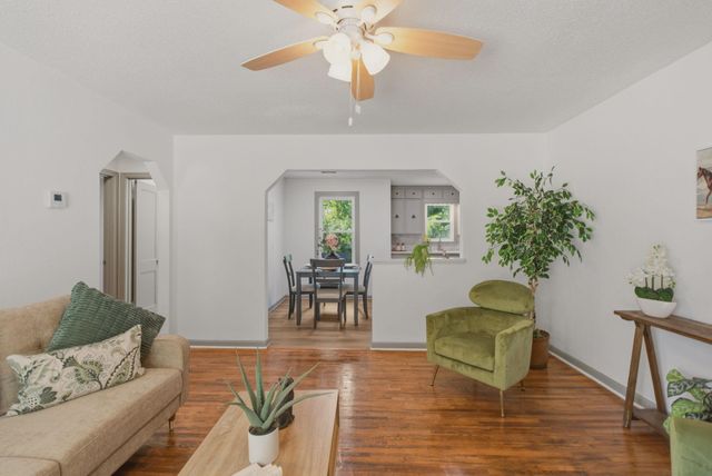 821 S Christine St, Wichita, KS 67218