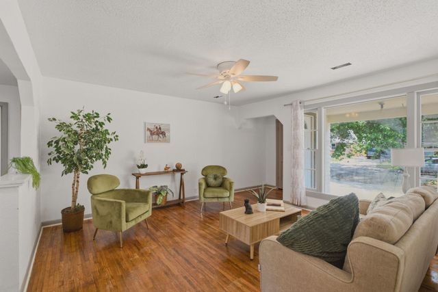 821 S Christine St, Wichita, KS 67218