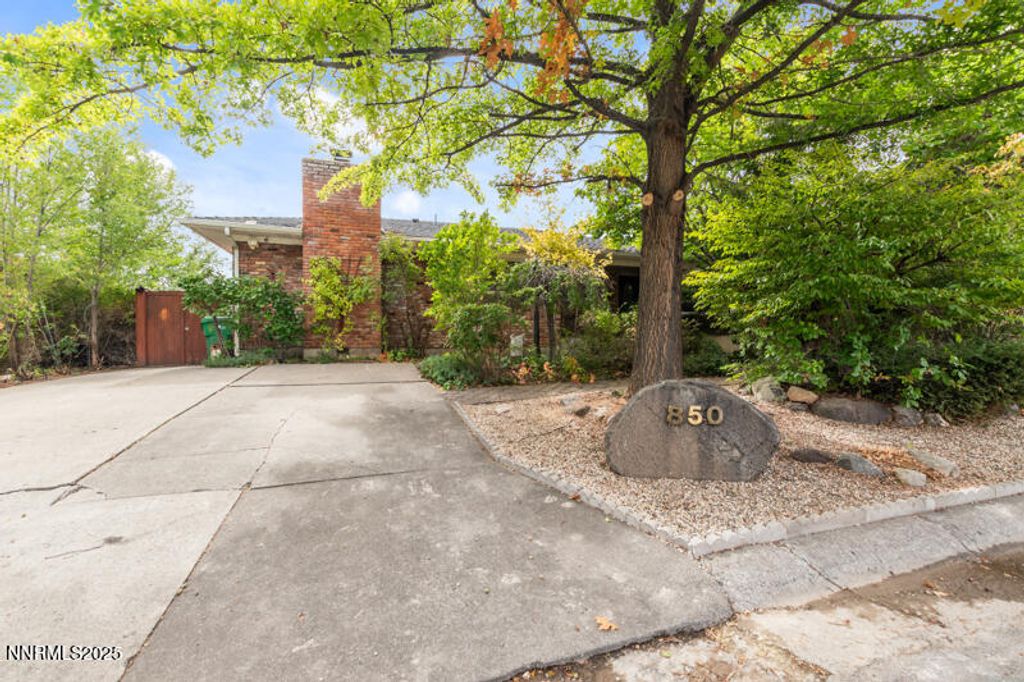850 W 11th Street, Reno, NV 89503