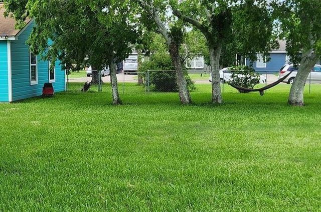 1713 N Avenue H, Freeport, TX 77541