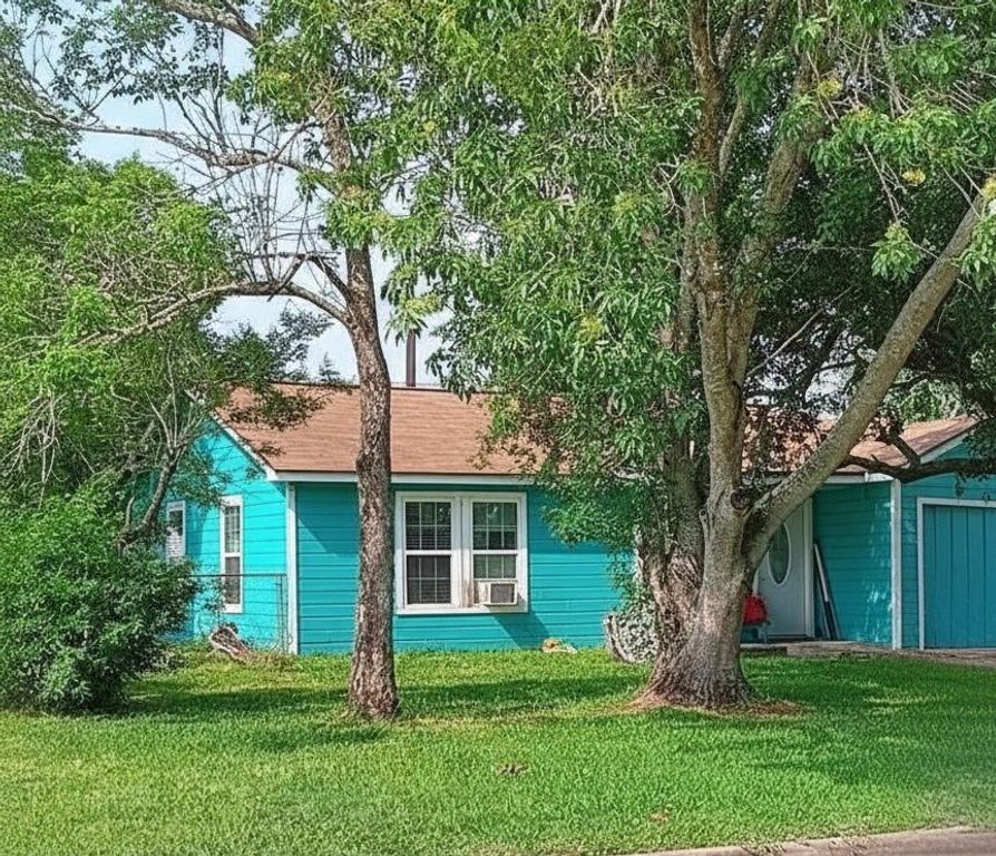 1713 N Avenue H, Freeport, TX 77541