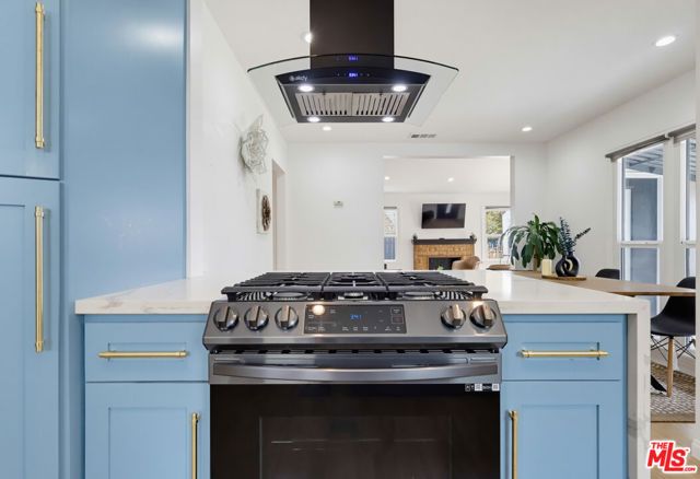 2022 W 77th Street, Los Angeles, CA 90047