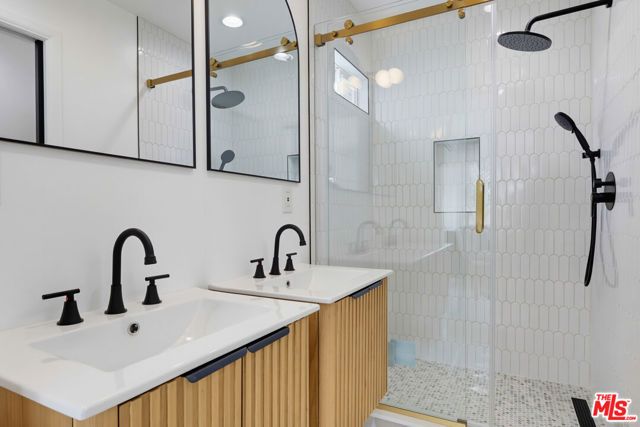 2022 W 77th Street, Los Angeles, CA 90047