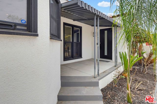 2022 W 77th Street, Los Angeles, CA 90047