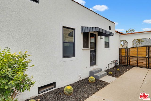 2022 W 77th Street, Los Angeles, CA 90047