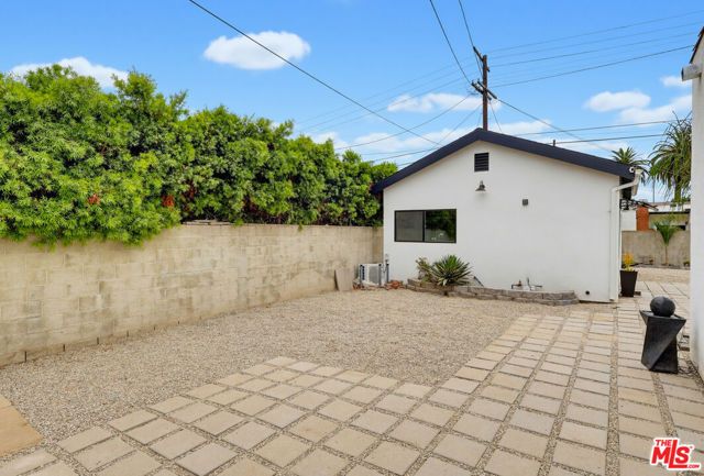 2022 W 77th Street, Los Angeles, CA 90047
