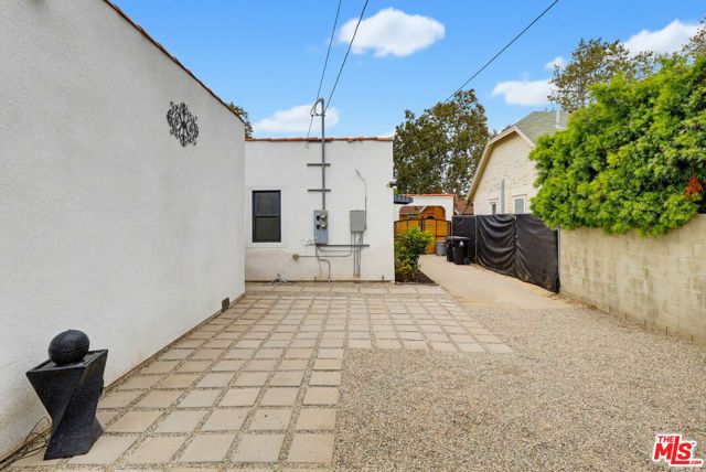2022 W 77th Street, Los Angeles, CA 90047