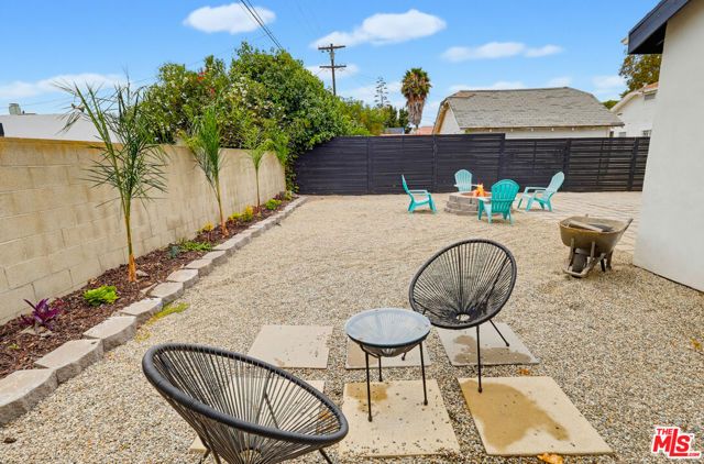 2022 W 77th Street, Los Angeles, CA 90047