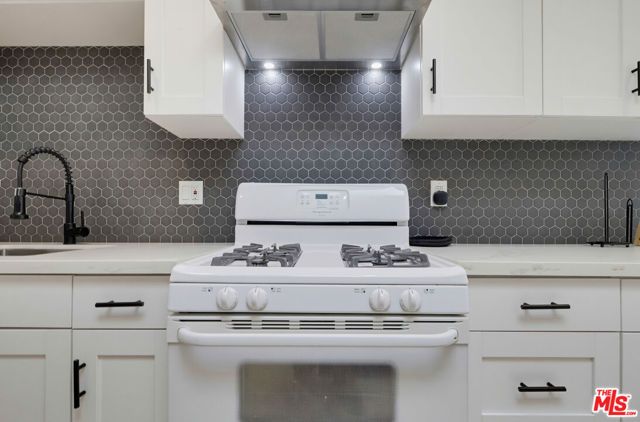 2022 W 77th Street, Los Angeles, CA 90047