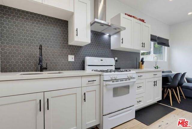 2022 W 77th Street, Los Angeles, CA 90047