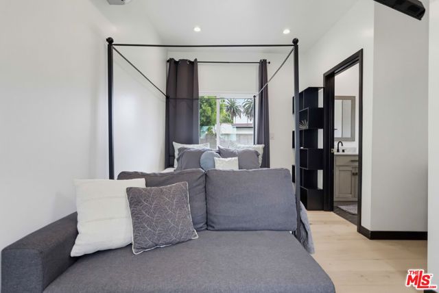 2022 W 77th Street, Los Angeles, CA 90047