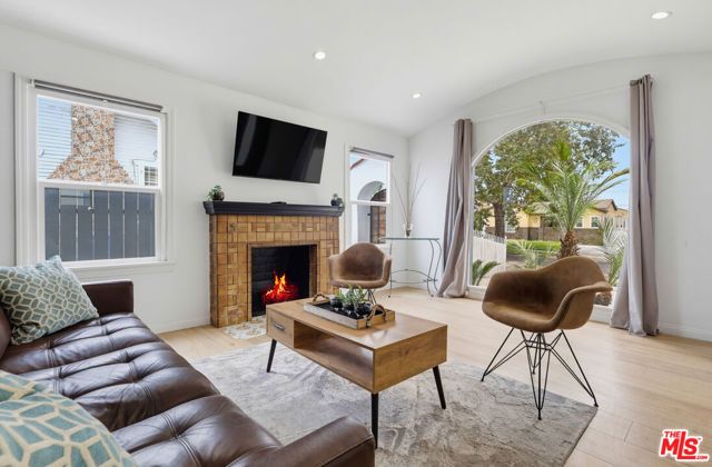 2022 W 77th Street, Los Angeles, CA 90047