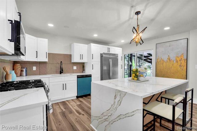 24139 Philip Drive, Southfield, MI 48075