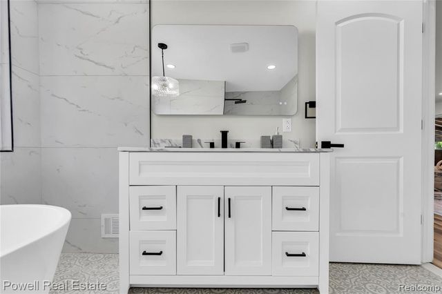 24139 Philip Drive, Southfield, MI 48075