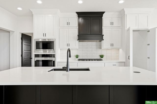 5713 N 198th Street, Elkhorn, NE 68022