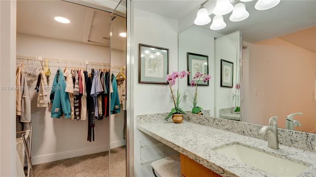 20120 NE 3rd Ct 8, Miami, FL 33179