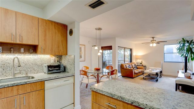 20120 NE 3rd Ct 8, Miami, FL 33179