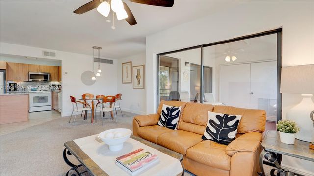 20120 NE 3rd Ct 8, Miami, FL 33179