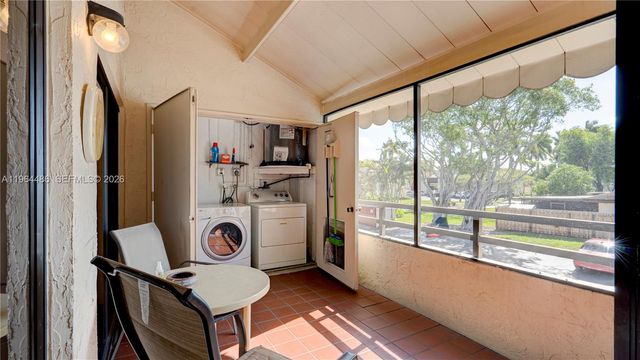 20120 NE 3rd Ct 8, Miami, FL 33179