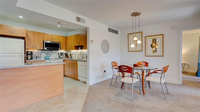 20120 NE 3rd Ct 8, Miami, FL 33179