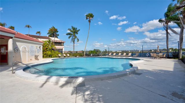 20120 NE 3rd Ct 8, Miami, FL 33179