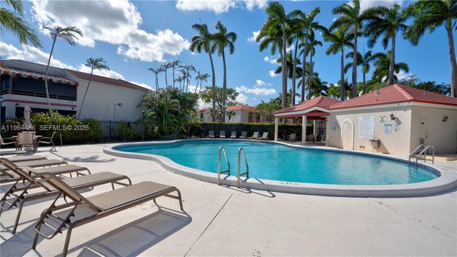 20120 NE 3rd Ct 8, Miami, FL 33179