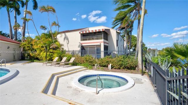 20120 NE 3rd Ct 8, Miami, FL 33179