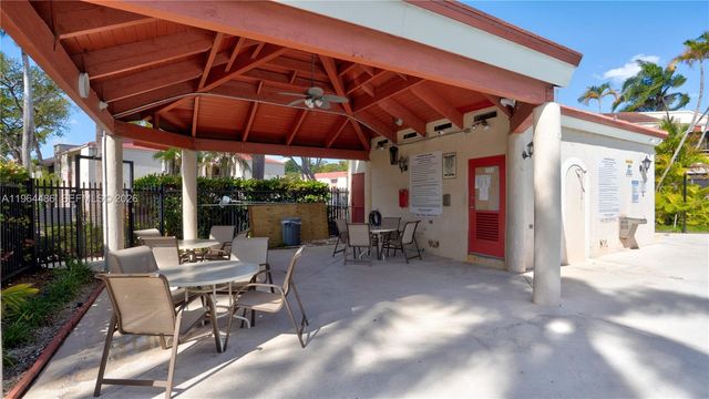 20120 NE 3rd Ct 8, Miami, FL 33179