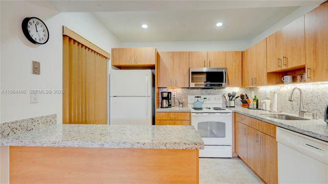 20120 NE 3rd Ct 8, Miami, FL 33179