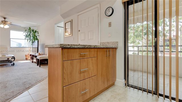 20120 NE 3rd Ct 8, Miami, FL 33179