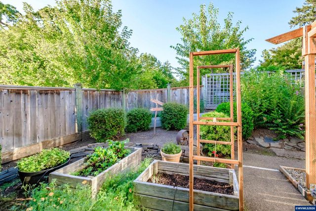 2548 NW Maser Dr, Corvallis, OR 97330