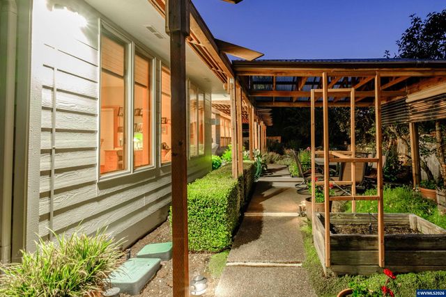 2548 NW Maser Dr, Corvallis, OR 97330