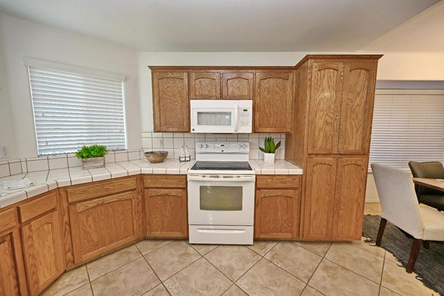 1786 E Everglade Avenue, Fresno, CA 93720