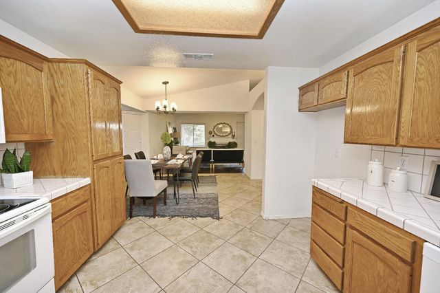 1786 E Everglade Avenue, Fresno, CA 93720