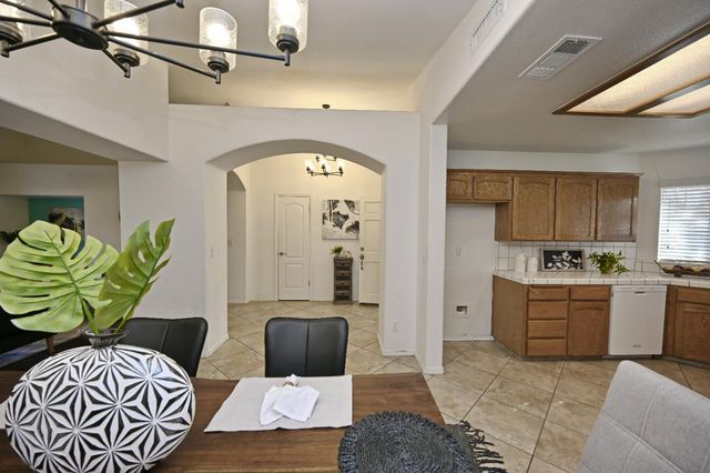 1786 E Everglade Avenue, Fresno, CA 93720