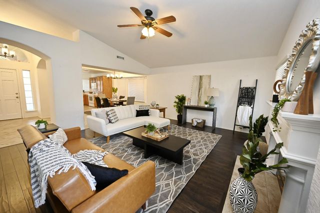 1786 E Everglade Avenue, Fresno, CA 93720