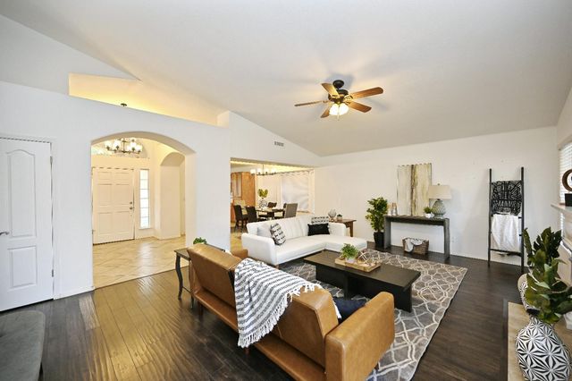 1786 E Everglade Avenue, Fresno, CA 93720