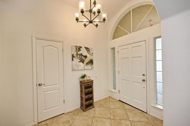 1786 E Everglade Avenue, Fresno, CA 93720