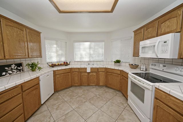 1786 E Everglade Avenue, Fresno, CA 93720