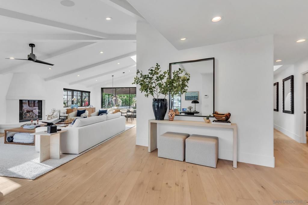 Image 10 of property listing at 1130 Pine Street, Coronado, CA 92118