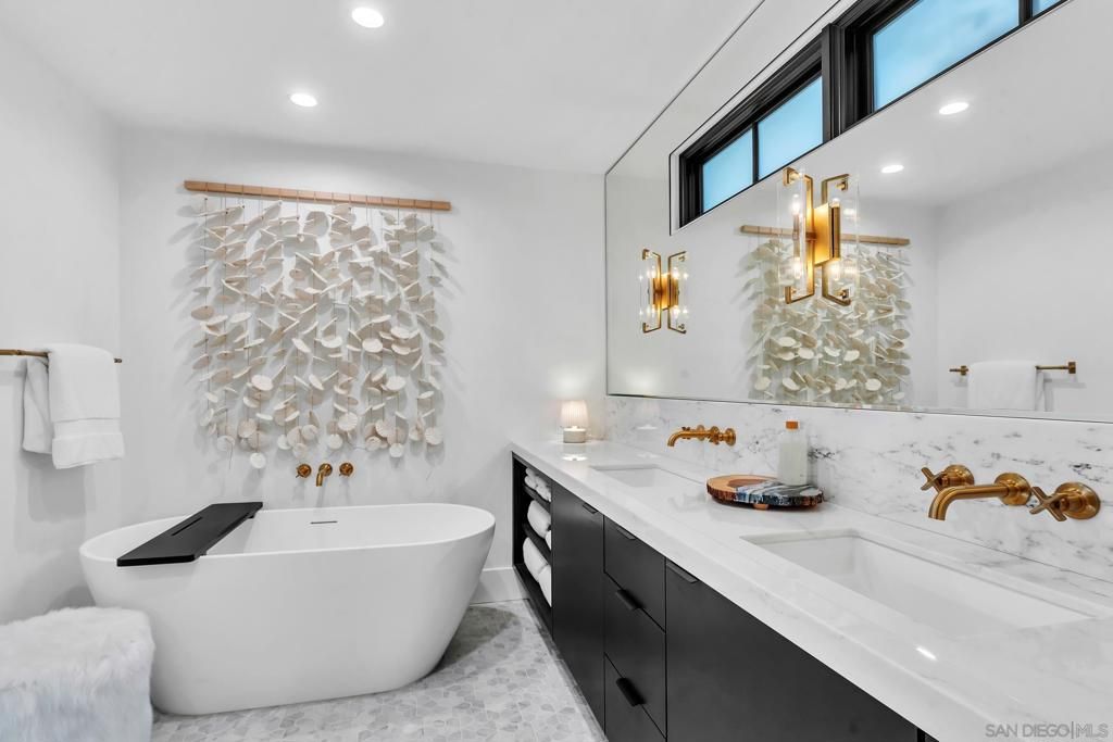 Image 27 of property listing at 1130 Pine Street, Coronado, CA 92118