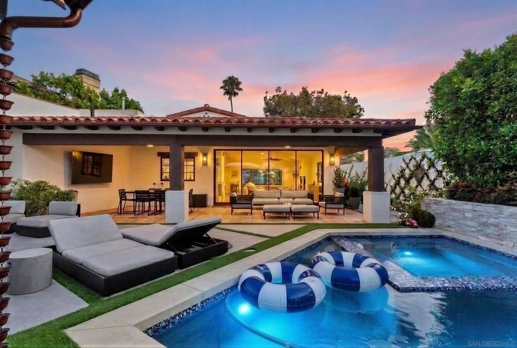 Image 3 of property listing at 1130 Pine Street, Coronado, CA 92118