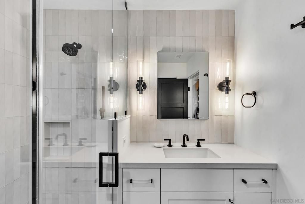 Image 33 of property listing at 1130 Pine Street, Coronado, CA 92118