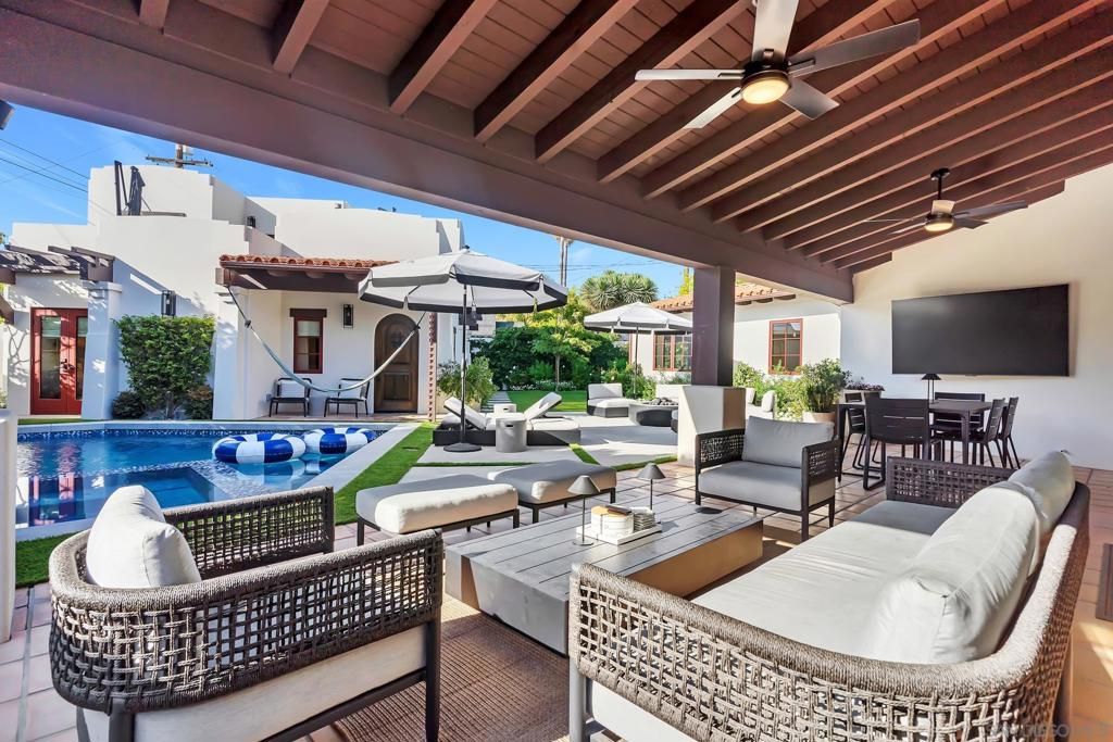 Image 7 of property listing at 1130 Pine Street, Coronado, CA 92118
