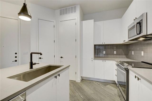 800 Embassy DR 511, Austin, TX 78702