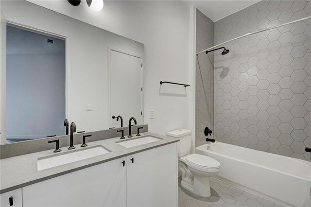 800 Embassy DR 511, Austin, TX 78702