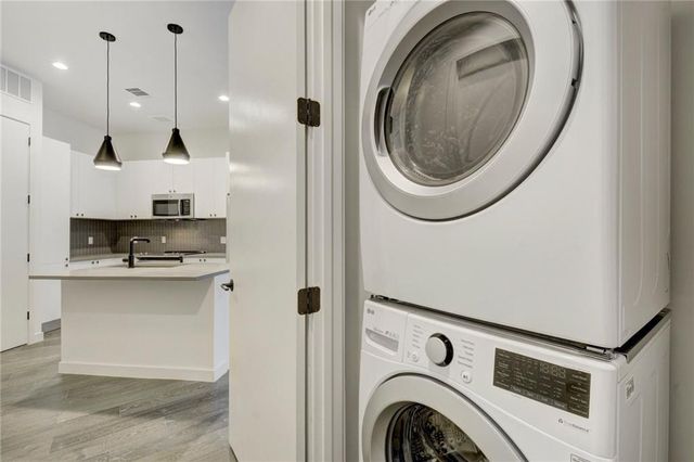800 Embassy DR 511, Austin, TX 78702